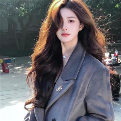 在那开满花的山丘，我想见到妳